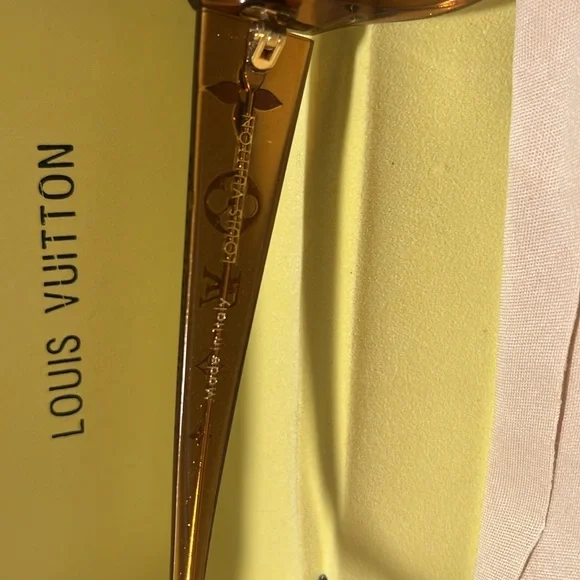 Louis Vuitton 'Obsession GM' Glitter Honey sunglasses. - Picture 5 of 8